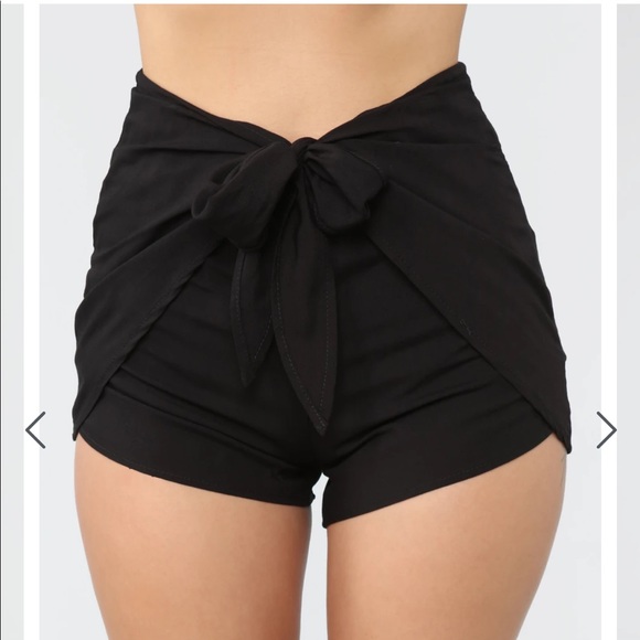 Fashion Nova Pants - Fashion Nova tie front shorts 🖤